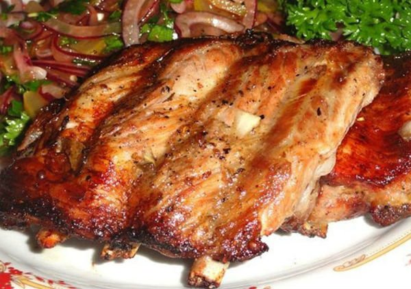 Як приготувати соковиті свинячі ребра в духовці: ТОП 5 кращих рецептів з ФОТО запечених реберець з картоплею і не тільки