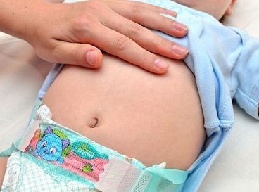 Здуття живота у немовлят Газоутворення у грудничка