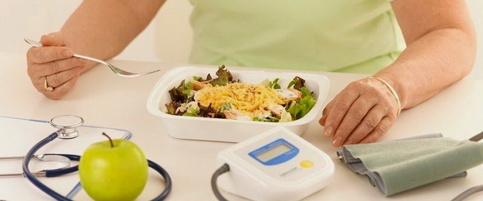 Тиск після їжі: чому підвищується або знижується після прийому їжі