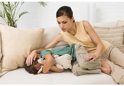 Що робити і як зупинити блювоту у дитини в домашніх умовах