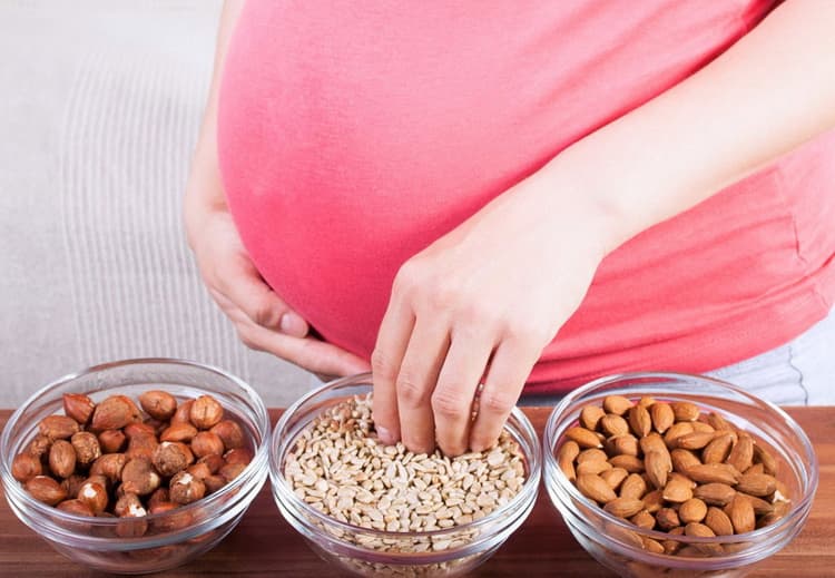 Волоські горіхи при вагітності: користь і протипоказання