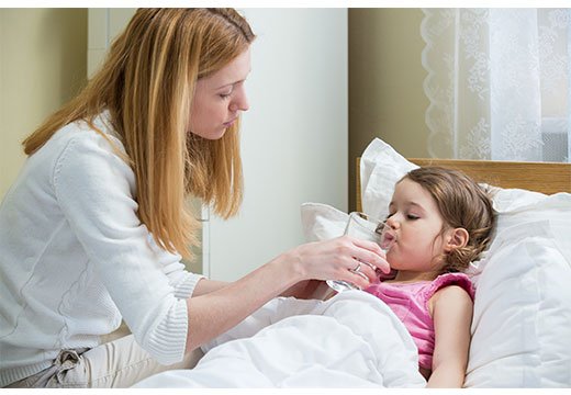 Які захворювання супроводжуються блювотою, проносом і температурою у дитини і що при цьому робити