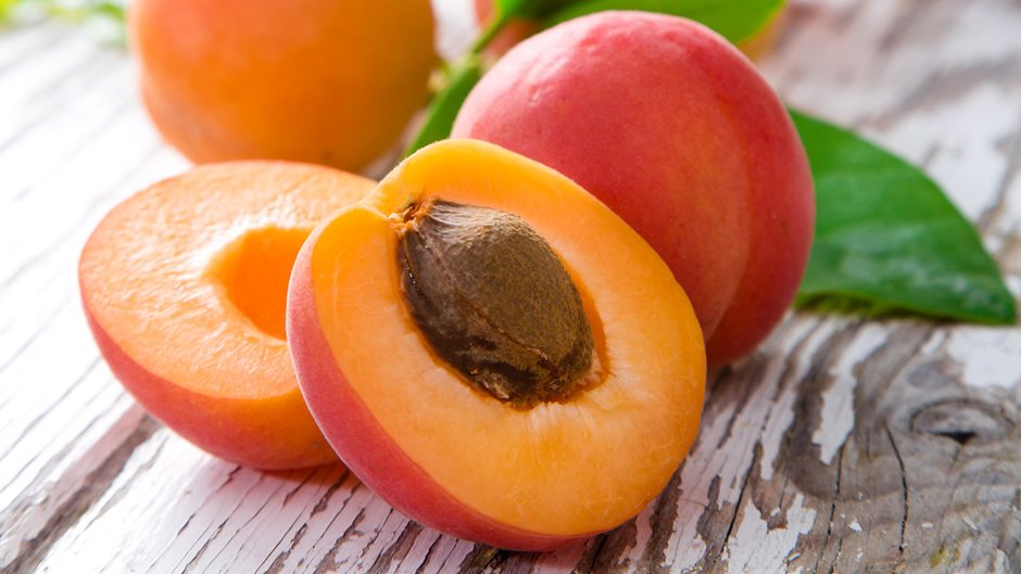 Користь і шкода персиків для організму людини