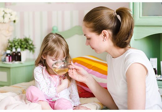 Можливі причини блювоти зеленого кольору у дитини без температури, проносу і методи лікування