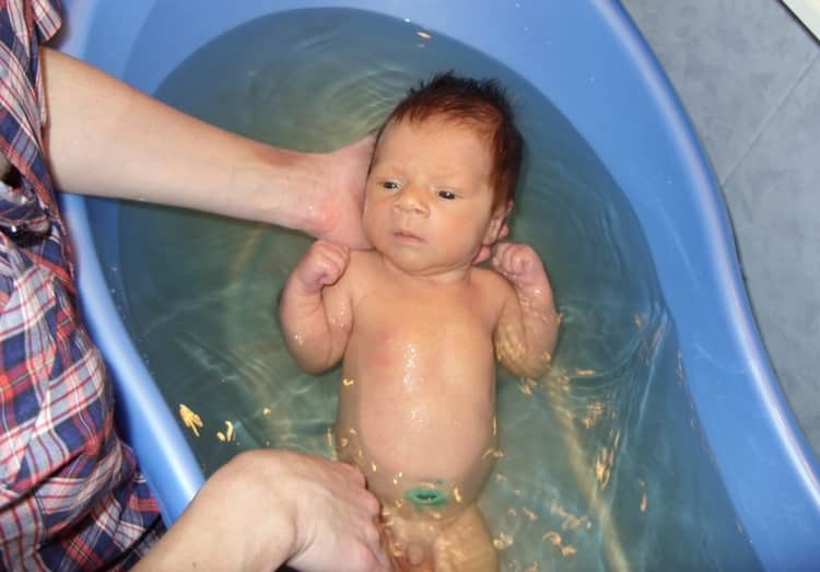 Як купати новонародженого дитини