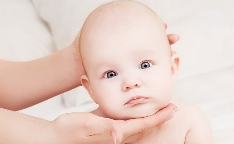 Кривошея у новонароджених: причини, лікування