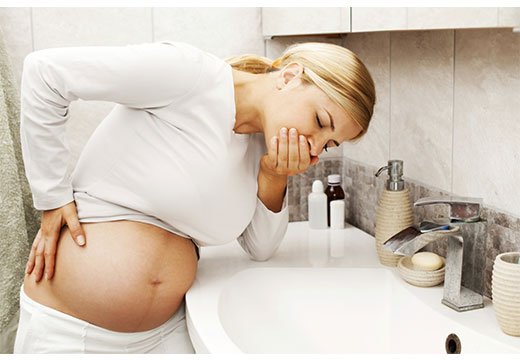 Небезпека блювання з кровю при вагітності та можливі ускладнення на ранніх термінах