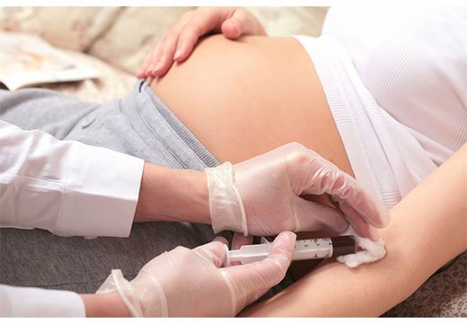 Небезпека блювання з кровю при вагітності та можливі ускладнення на ранніх термінах