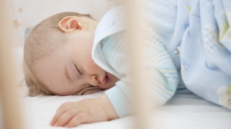 Скільки дитина в 6 місяців повинен спати в нормі