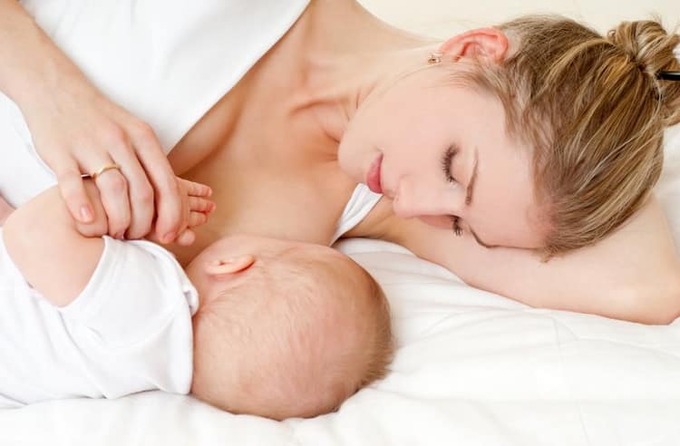 Догляд за новонародженим у перші місяці життя