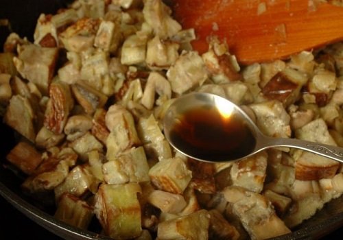 Баклажани з смаженими печерицями домашній рецепт на сковороді