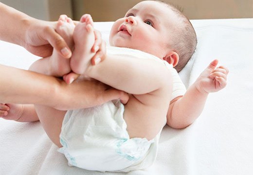 Причини зміни кольору стільця на зелений у немовляти, лікування та можливі ускладнення