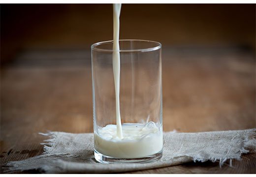 Причини поносу від молочних продуктів у дорослих: молоко, кефір, йогурт, сир