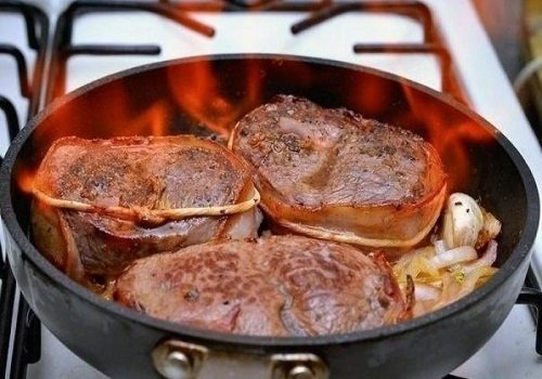 Медальйони з яловичини рецепт як приготувати мякими ніжними на сковороді