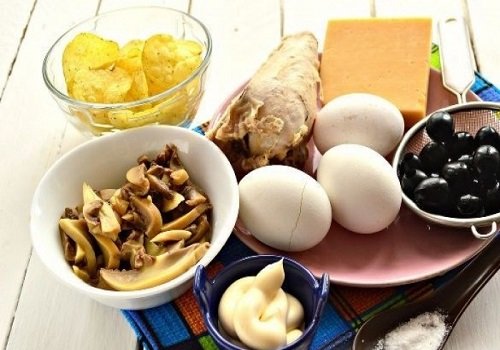 Салат соняшник з куркою і грибами рецепт з фото покроково