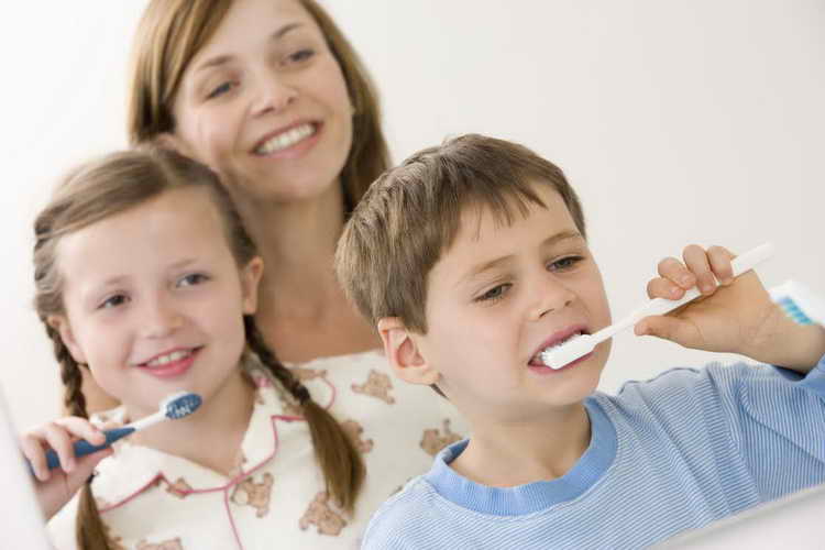 Видалення молочних зубів у дітей: особливості