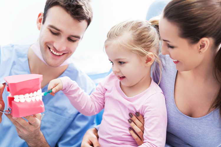 Видалення молочних зубів у дітей: особливості