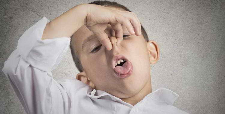 Запах з рота у дитини: причини