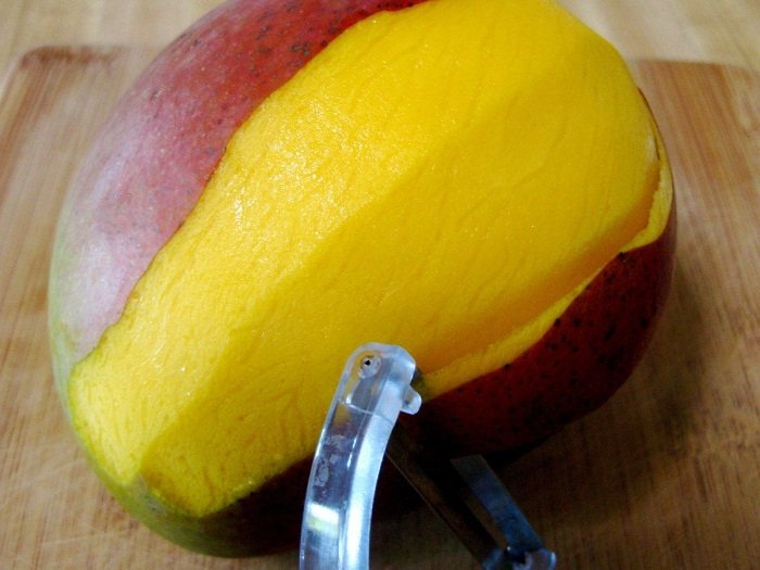 Як порізати манго в домашніх умовах