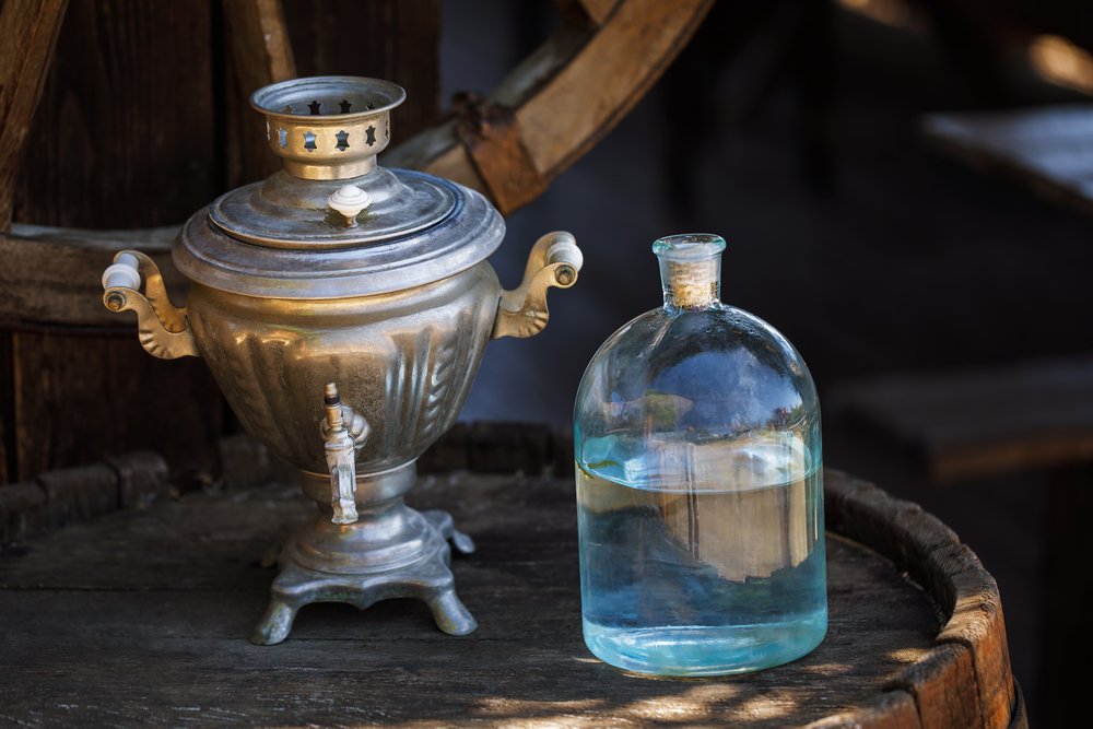 Коли зявився самогон на Русі, історія виникнення унікального напою