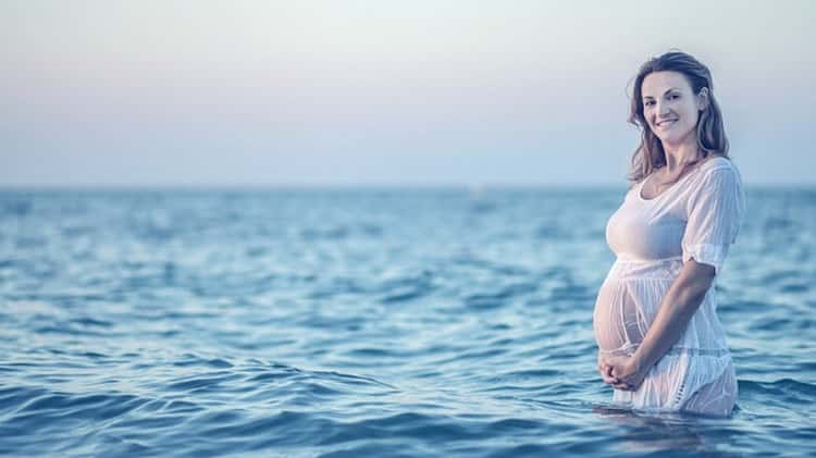 Чи можна вагітним купатися в річці