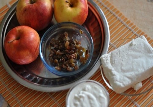 Печені яблука з сиром та родзинками в духовці рецепт з фото покроково