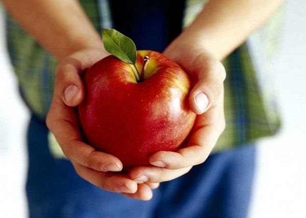 Яблуко — це ягода або фрукт
