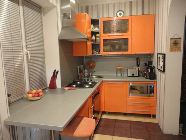 Кухонний столик для маленької кухні висувний, складаний, відео