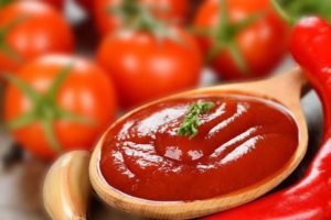 Кетчуп з помідорів на зиму: найкращі рецепти приготування