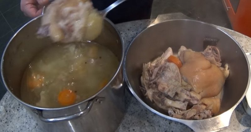 Холодець з свинячих ніжок, рульки і яловичини — покрокові рецепти домашнього холодцю без желатину