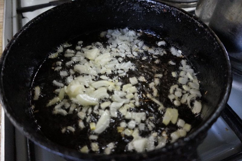 Розсольник ленінградський — рецепт з перловкою і солоними огірками