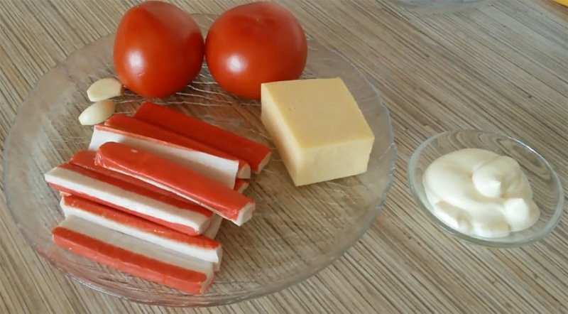 Салати з крабовими паличками — 8 самих смачних і простих рецептів