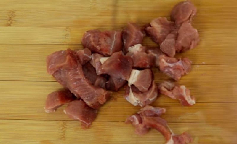 Яловичина запечена в духовці — 5 рецептів приготування соковитого і мякого мяса в духовці
