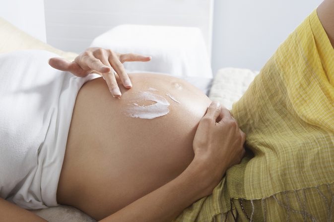 Як вибрати крем від розтяжок при вагітності