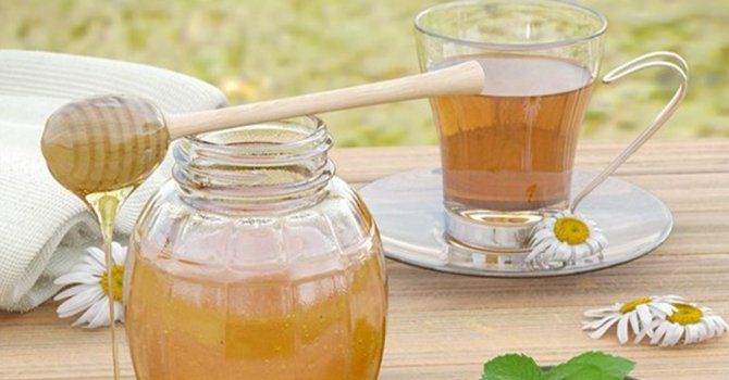 Вода з медом натщесерце: користь і шкода