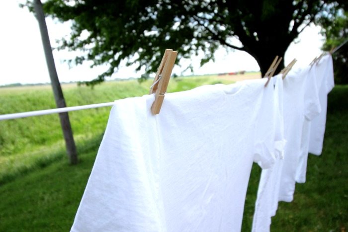 Як прати постільну білизну щоб не линяло: у пральній машині і вручну, частота прань, варто прати нове