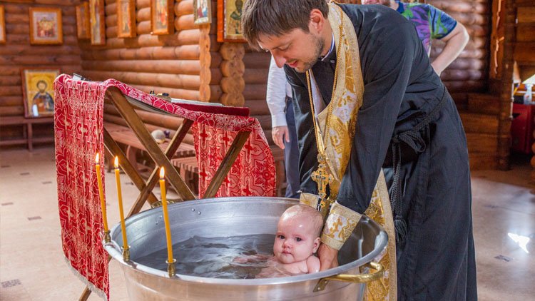 Хрестини дитини: правила для батьків і хрещених