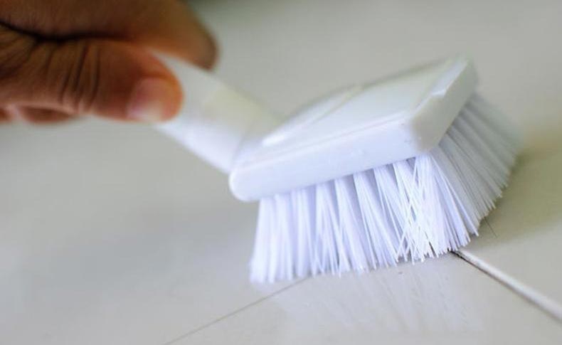 Як почистити шви між плиткою у ванній в домашніх умовах: ефективні способи чищення швів у ванній кімнаті