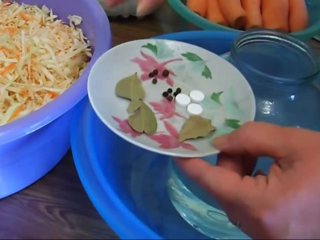 Квашена капуста – 12 дуже смачних рецептів на зиму
