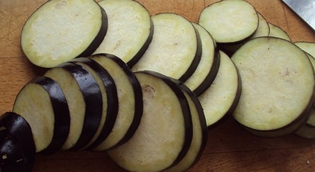 Як посмажити баклажани швидко і смачно на сковороді. 5 покрокових рецептів