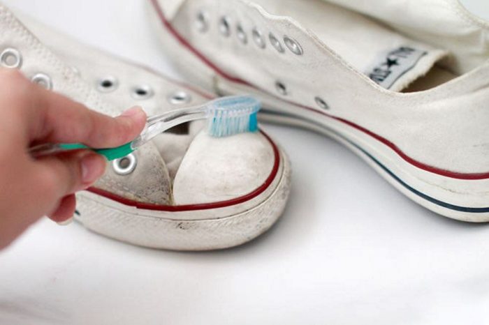 Як прати кросівки: у пральній машині і в ручну