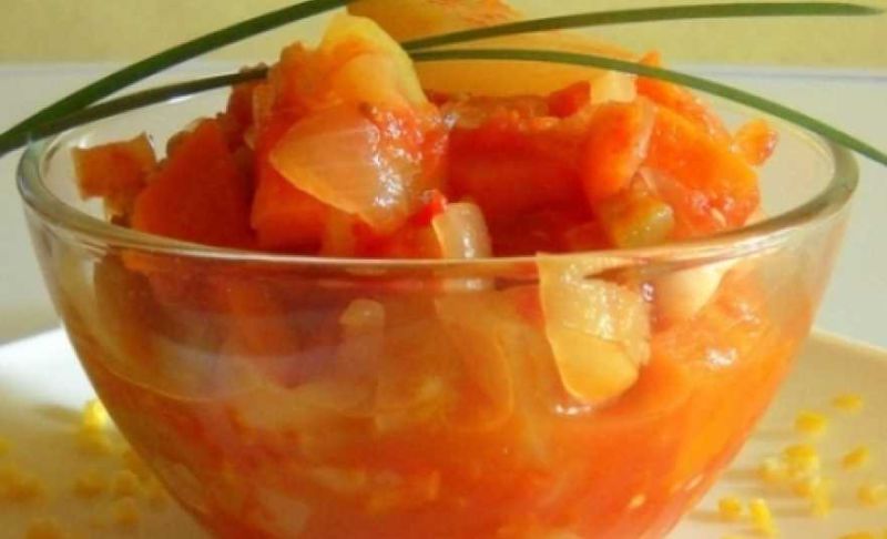 Лечо з томатною пастою з болгарського перцю: 6 рецептів на зиму