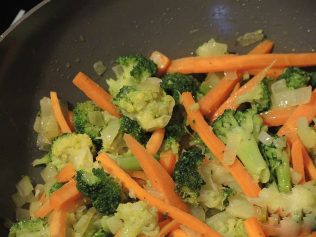 Як приготувати капусту брокколі швидко і смачно на сковороді