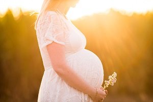 Чи можна вагітним ходити в церкву, чи можна вінчатися вагітної в церкві, сповідь вагітної жінки, чи можна причащатися вагітним, можна вагітним в церкву на хрестини