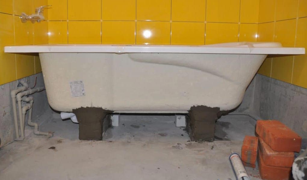 Установка ванни у ванній кімнаті під плитку: як встановити чавунну, акрилову або сталеву ванну під плитку