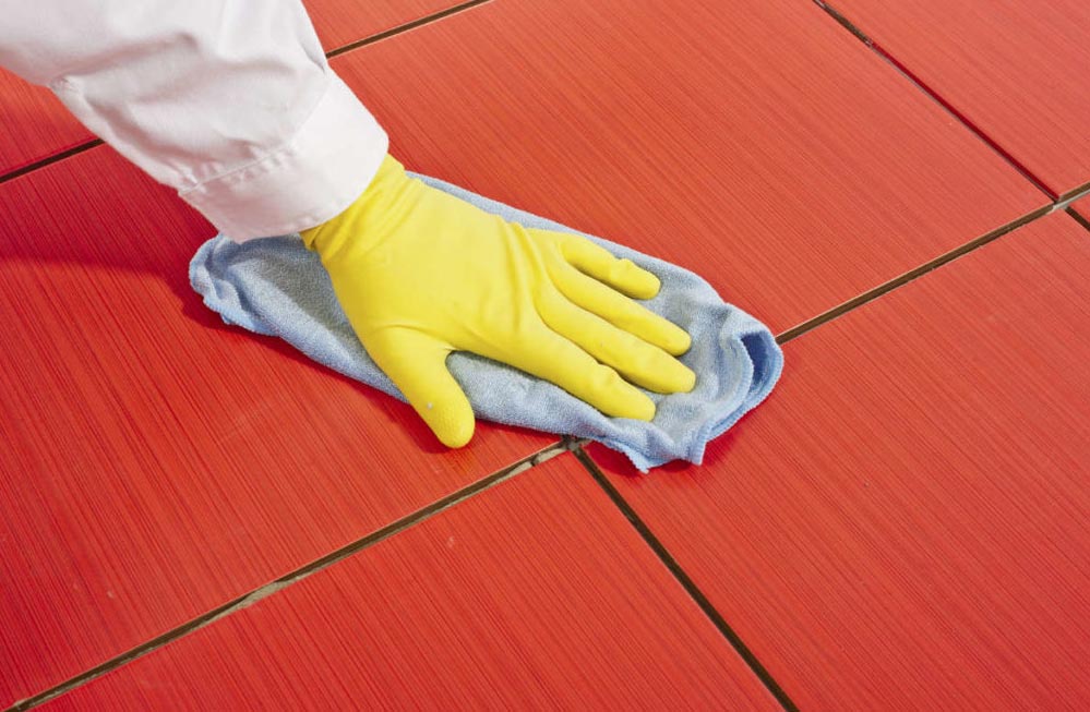 Як очистити шви між плиткою на підлозі на кухні від бруду: засоби чищення швів плитки для підлоги