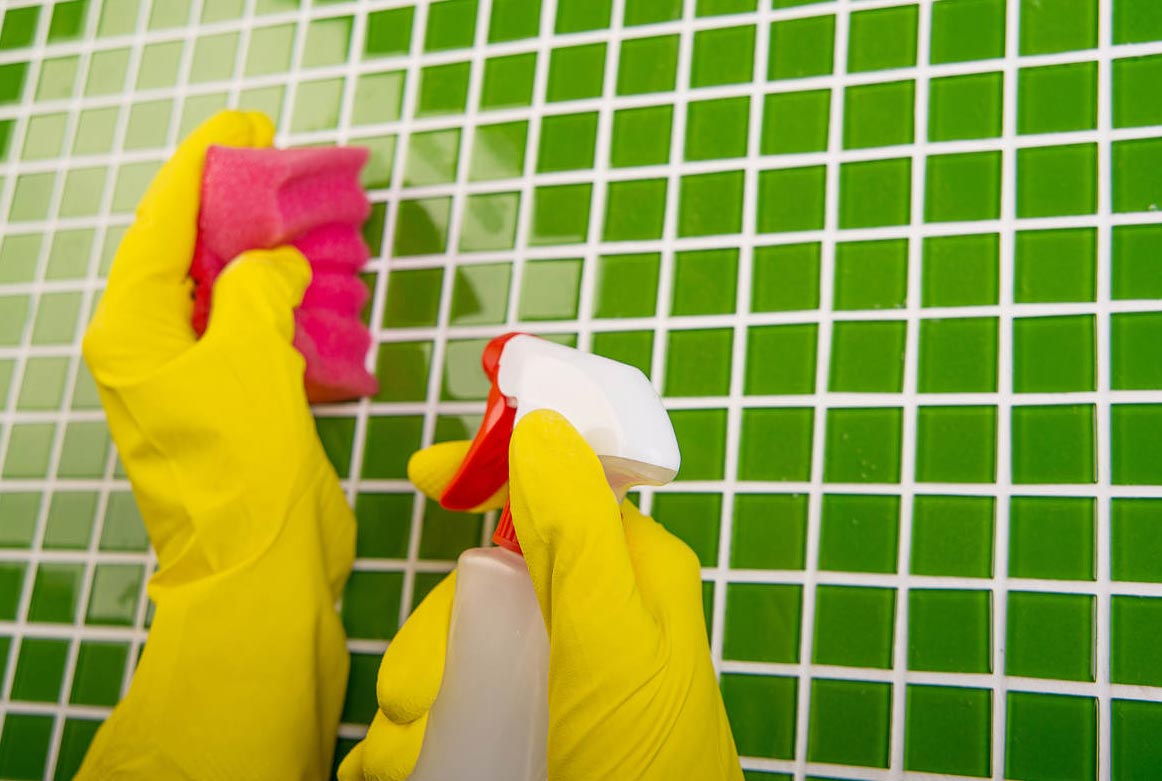 Як відмити плитку у ванній від нальоту в домашніх умовах і домашніми засобами? Чим відмити плитку у ванній від вапняного нальоту?