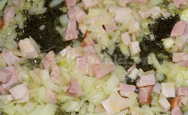Каннеллоні з фаршем — покрокові рецепти в духовці в томатному соусі і під соусом бешамель