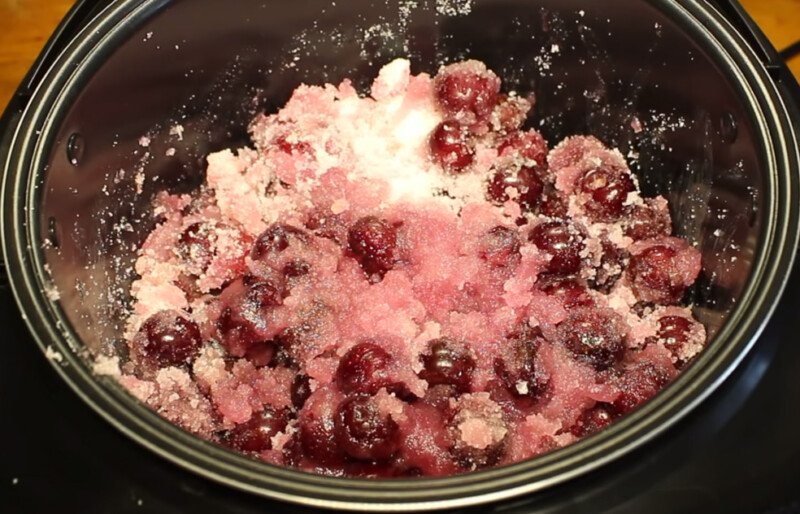 Варення з вишні з кісточкою на зиму — 5 простих рецептів густого вишневого варення з цілими ягодами