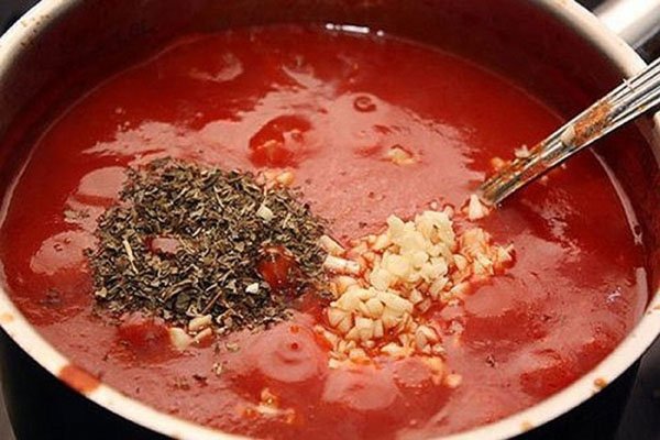Рецепти соусу для голубців з томатною пастою, сметаною, грибами